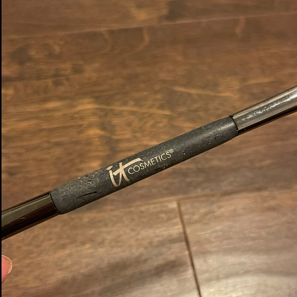 It Cosmetics Heavenly Luxe No Tug Dual Eyeshadow Brush #5 - Picture 5 of 6